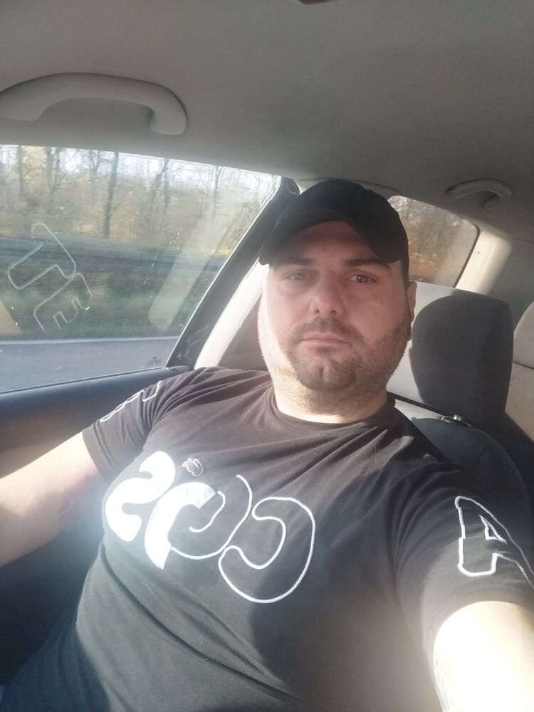  54648372  Milos, 33 ,    Frankfurt Am Main