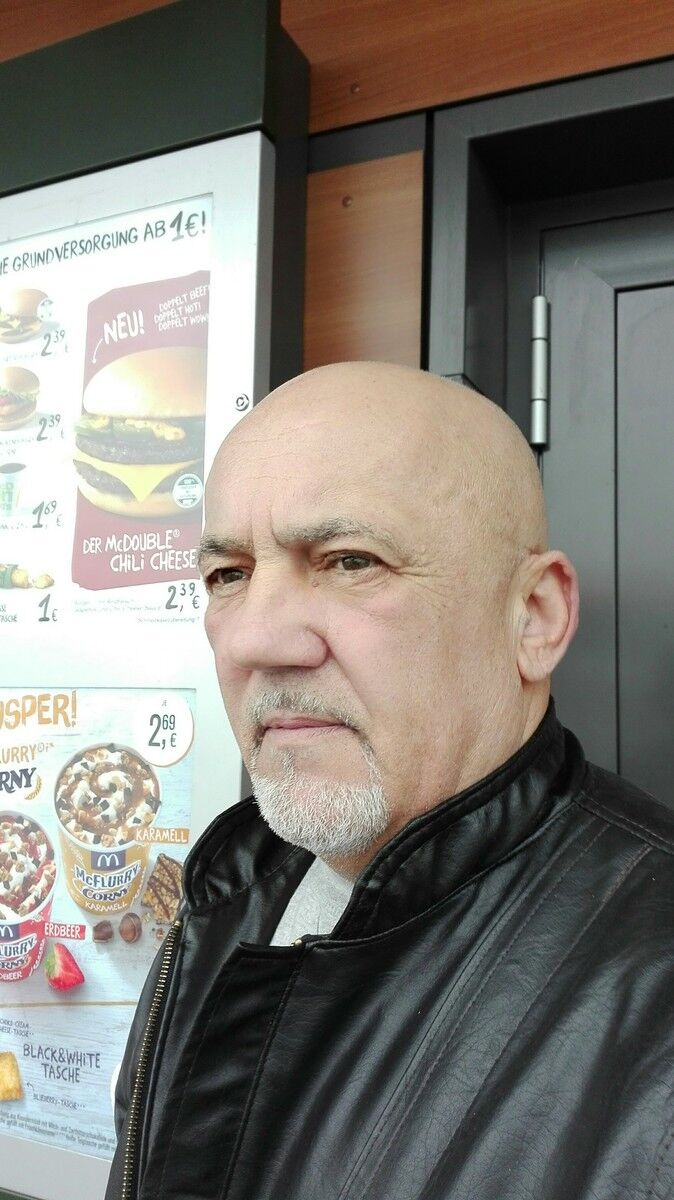  11229552  Mekade, 61 ,    