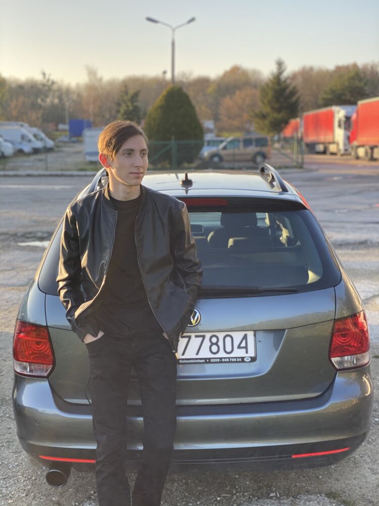  25209152  Sergii, 24 ,    