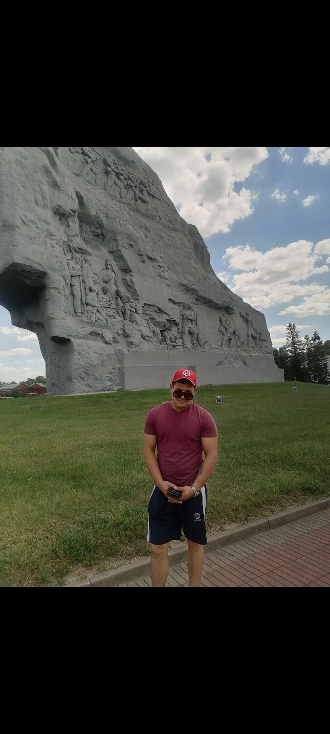  38233962  Mikhail, 27 ,    