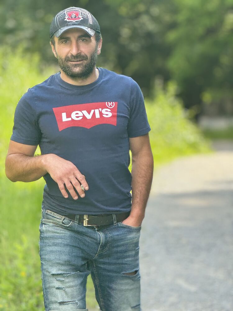  47552652  Irakli, 40 ,    