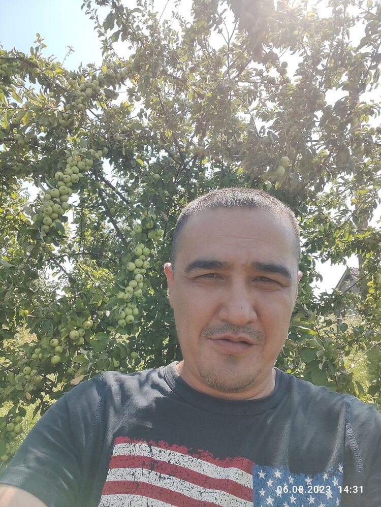  38099372  Hayotbek, 42 ,    