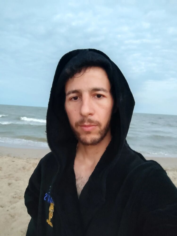  48509012  Mikail, 32 ,    