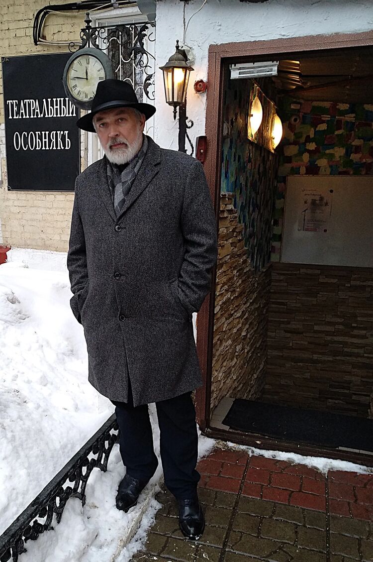  48469832  MR Dmitry, 62 ,    
