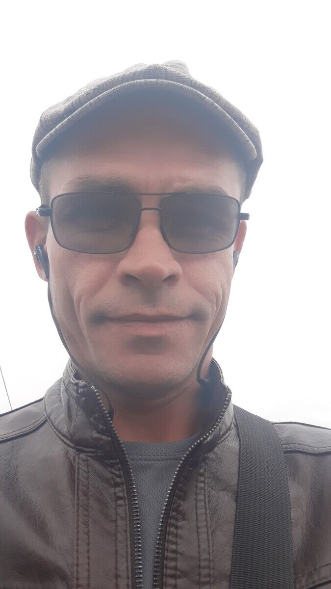  21013262  Deniska, 42 ,    