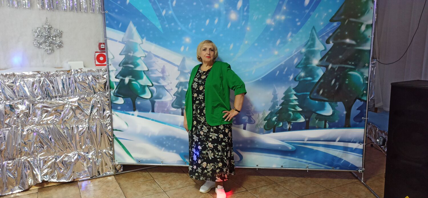  52806312  Lyudmila, 54 ,    