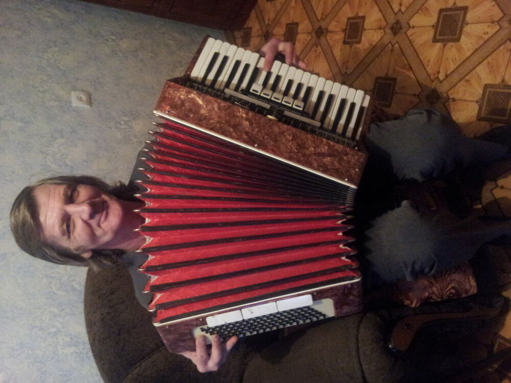  10927372  Anatol, 64 ,    