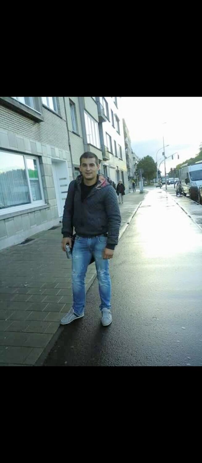  46107062  Nikolas, 32 ,    
