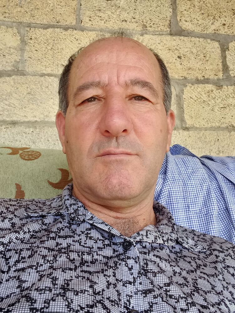  ,   Kamil, 61 ,   ,   