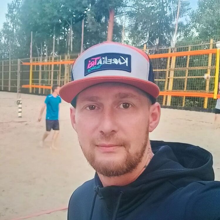  ,   Viktor, 42 ,   ,   