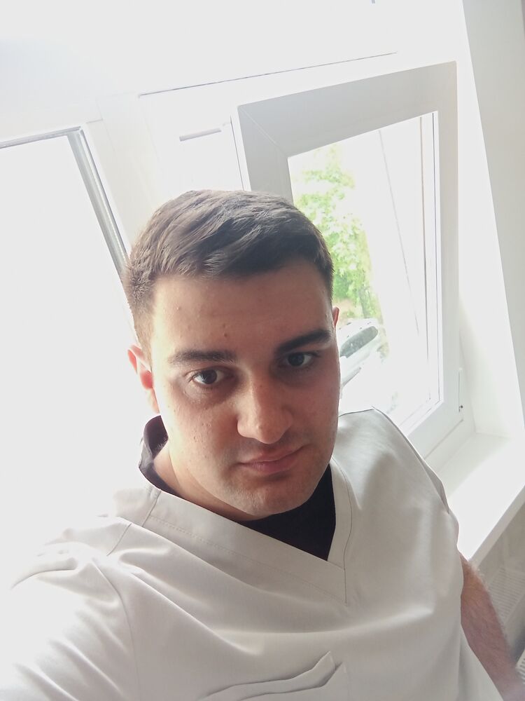  53980412  Levon, 23 ,    