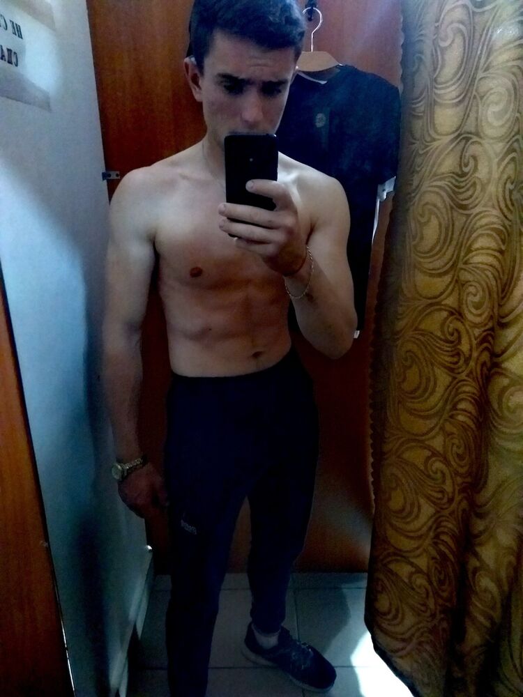  16221922  Maksim, 25 ,    