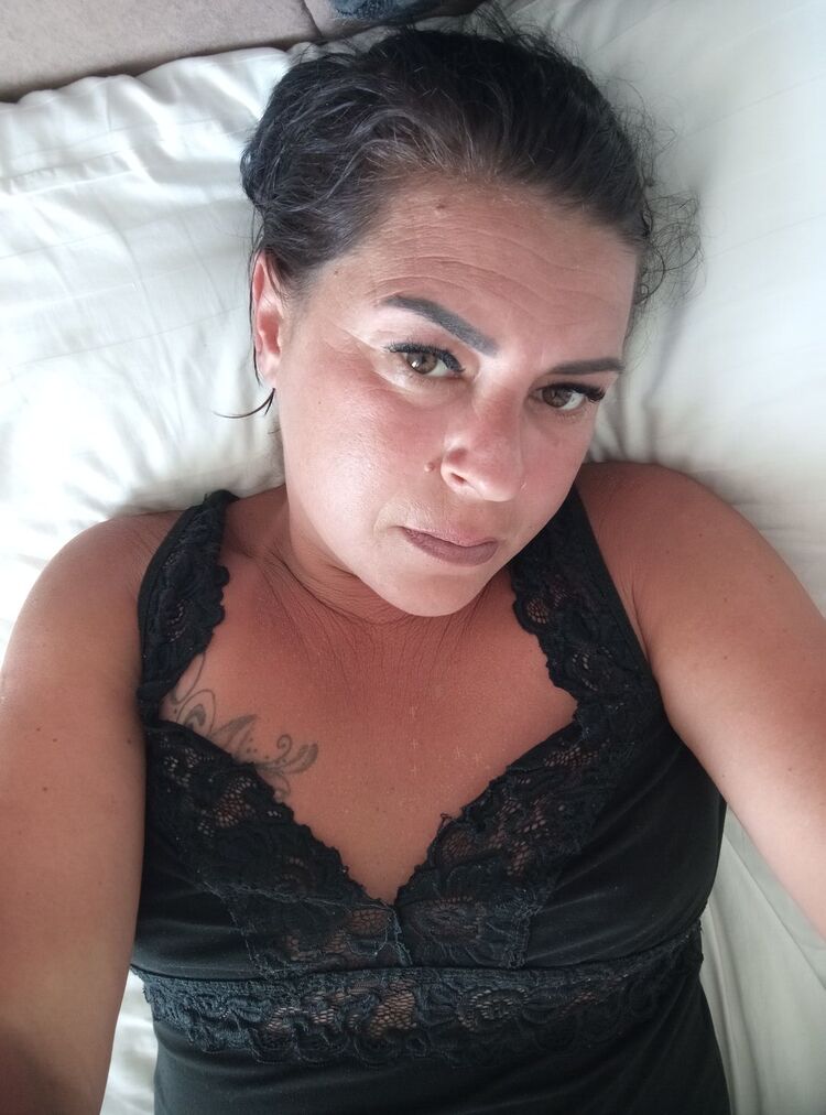  53243732  Maria, 44 ,    