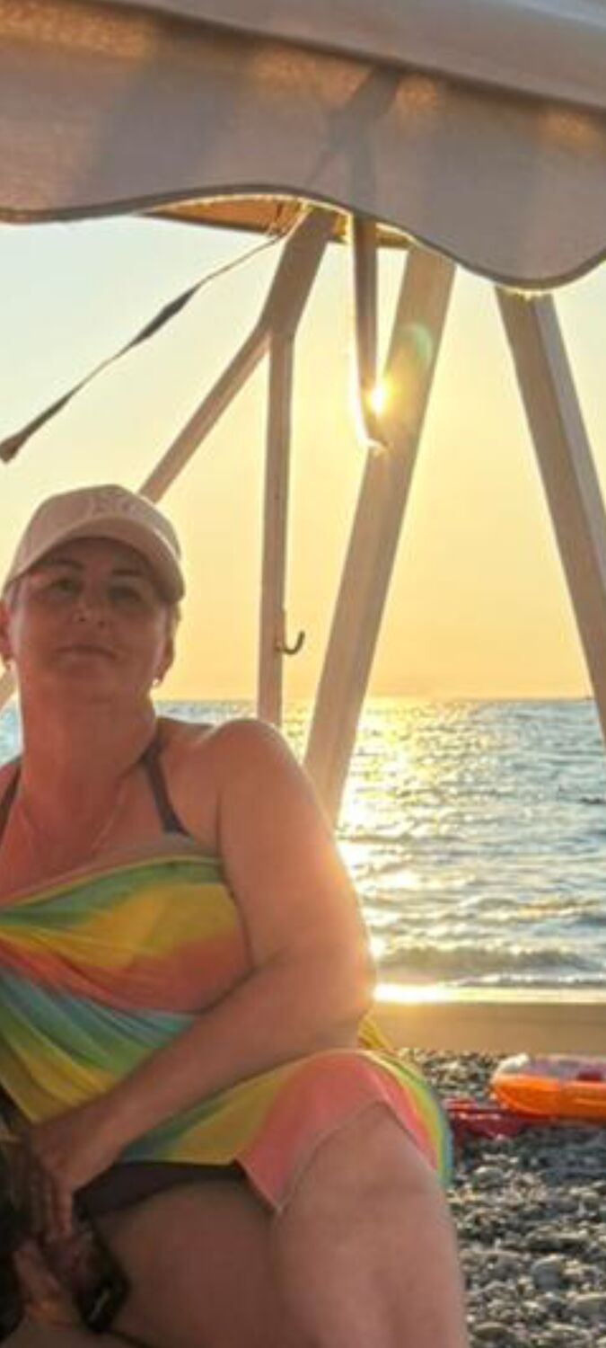  54525572  Elena, 57 ,    