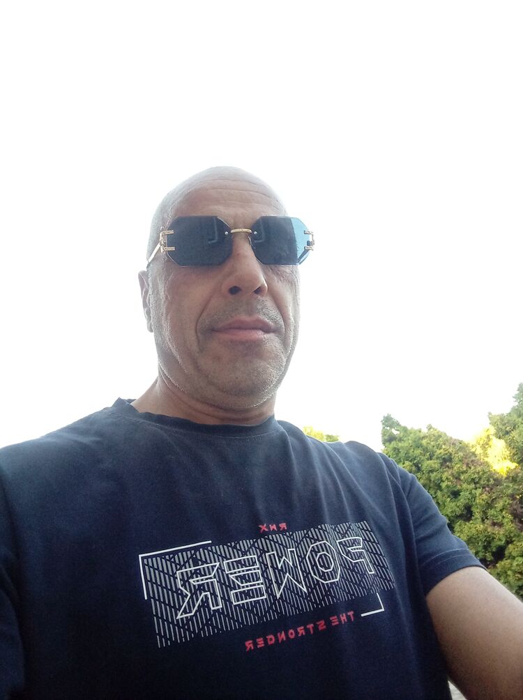  53240672  Vardan, 52 ,    