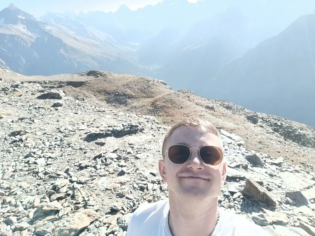  -,   Anton, 31 ,   ,   