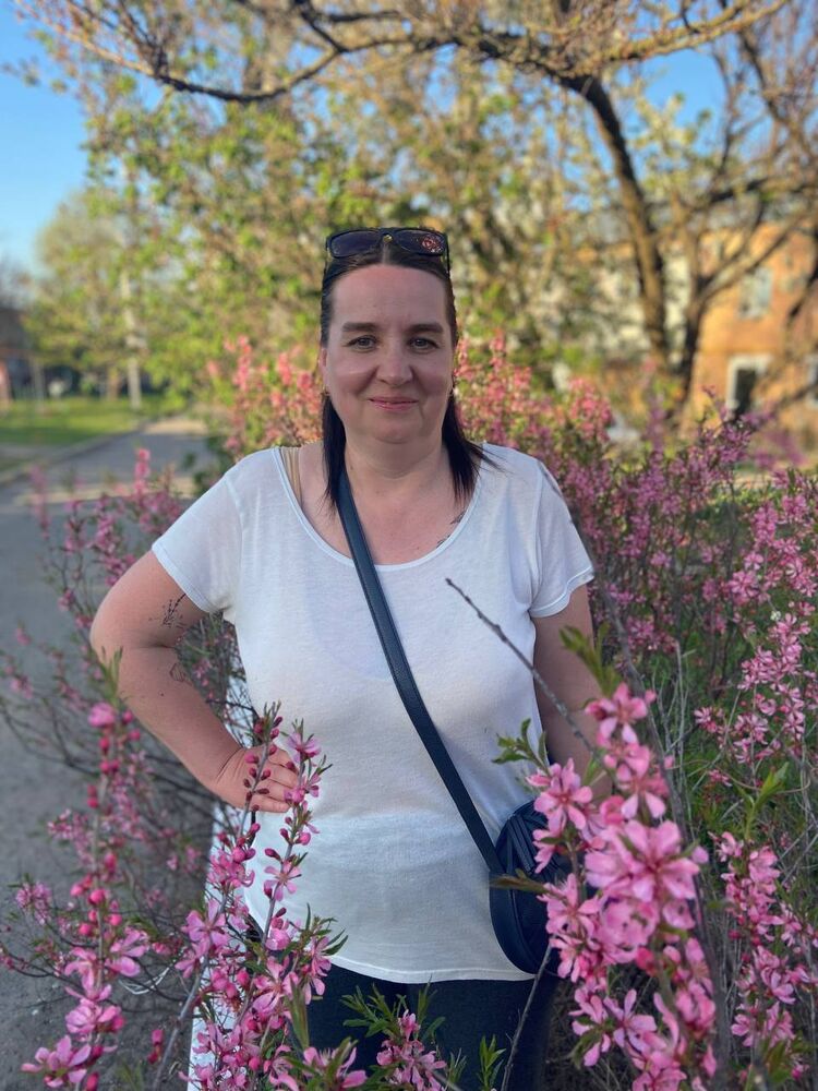  ,   Julia, 49 ,   