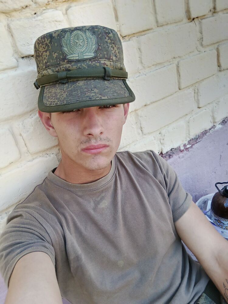  44337002  Ilya, 23 ,    