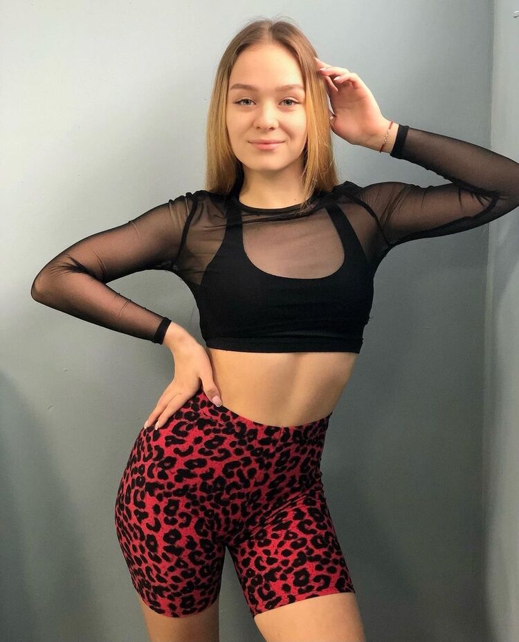  47177532  Yana, 30 ,    