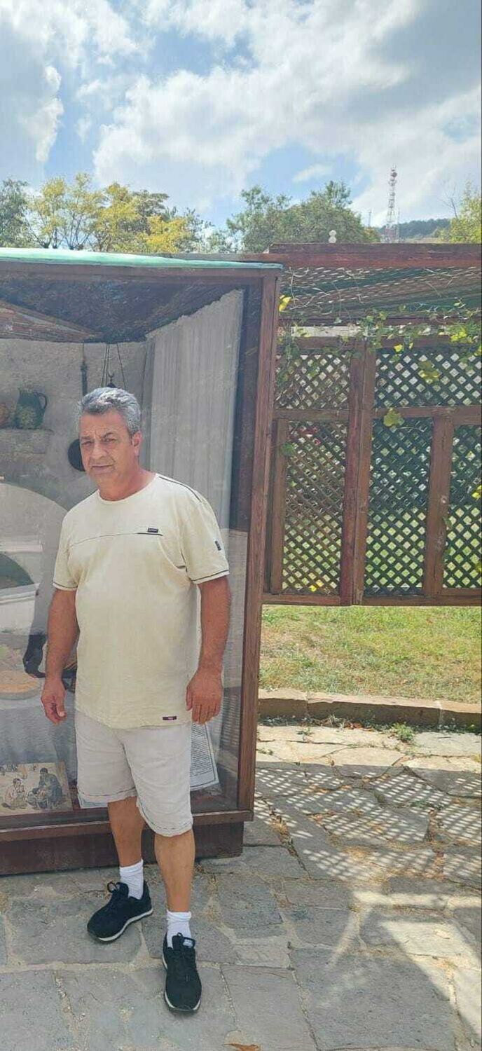  47607692  , 54 ,    