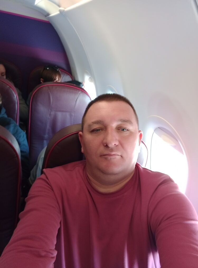  38270432  Sergiu, 44 ,    