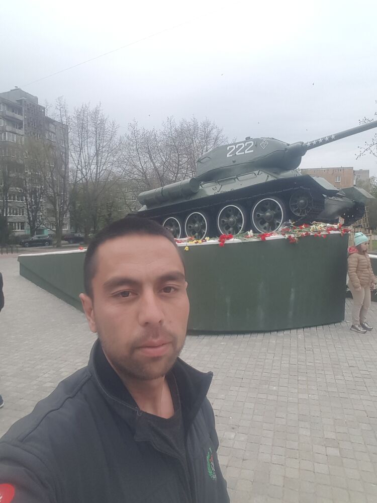  ,   M, 37 ,   ,   