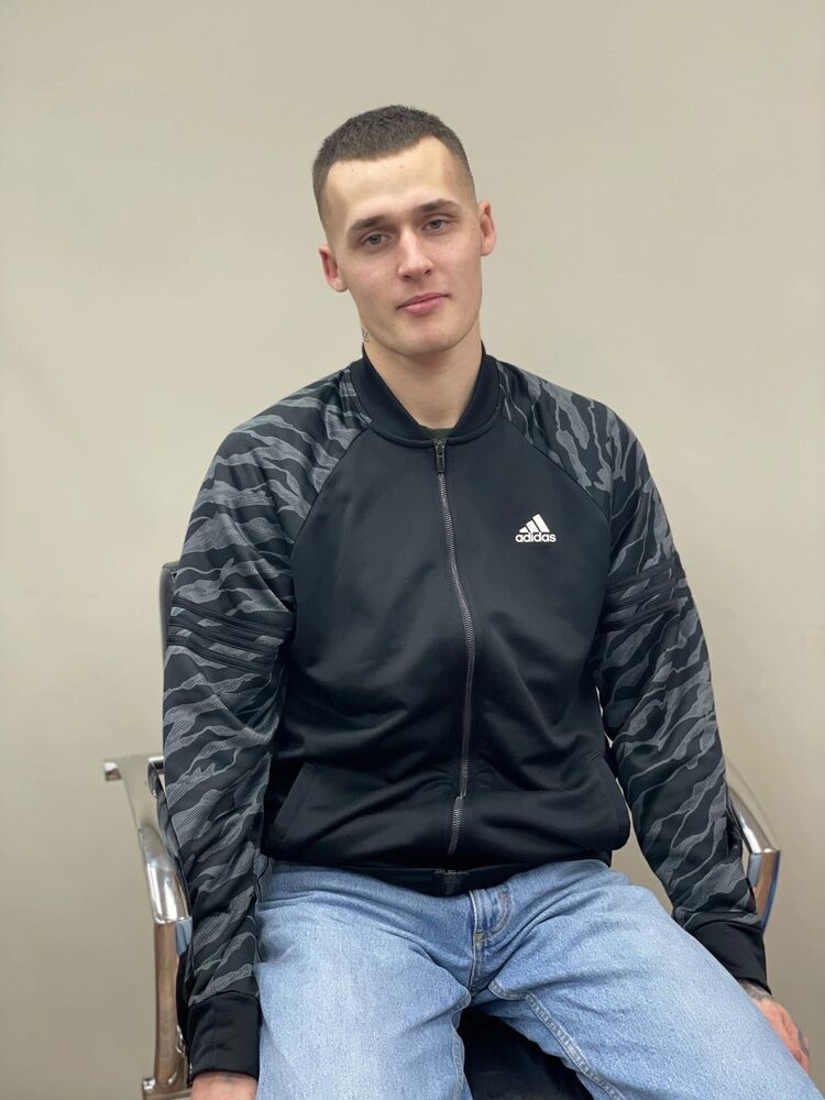  45045192  Alexandr, 24 ,    