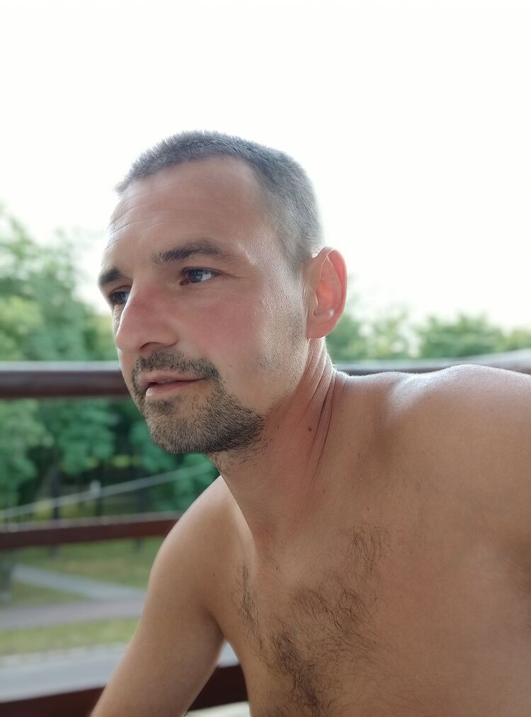  28237732  Andjei, 42 ,    