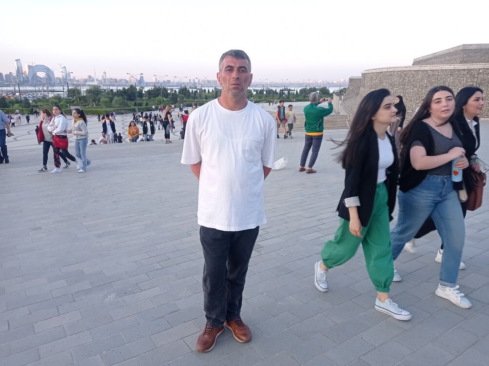  29008562  Elnur, 44 ,    