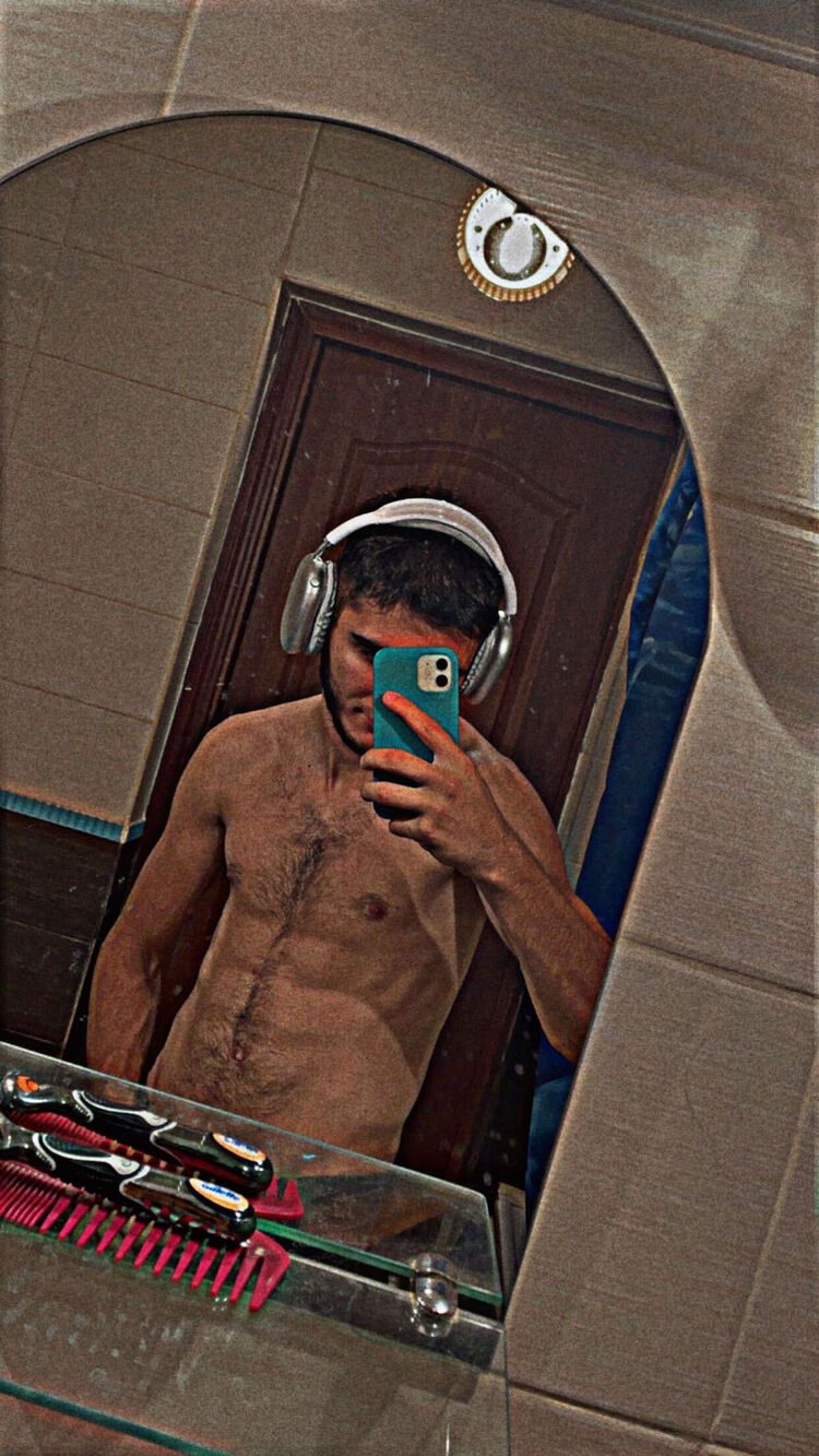  48949892  Ako, 22 ,    