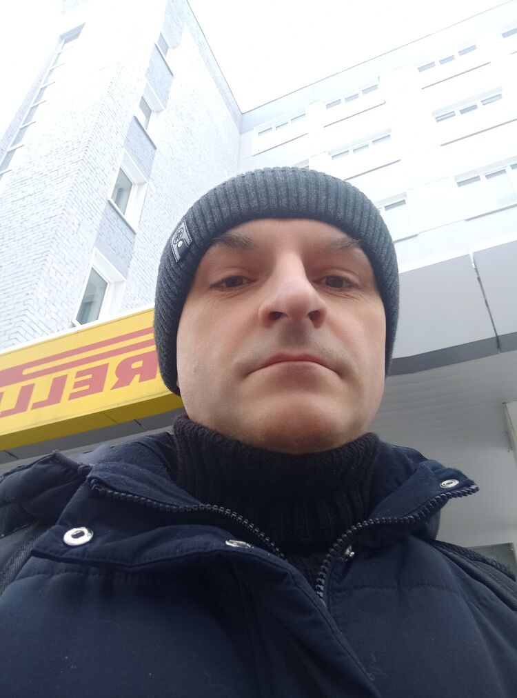  31027902  Dmitry, 51 ,    