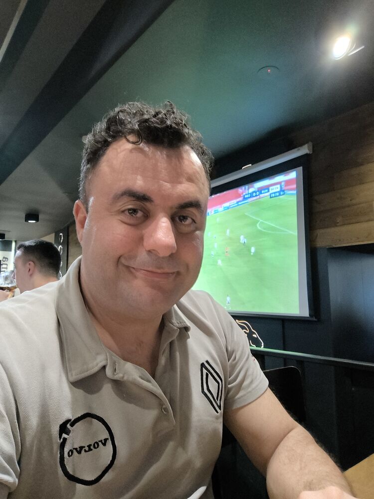  53727482  Deniz, 44 ,    