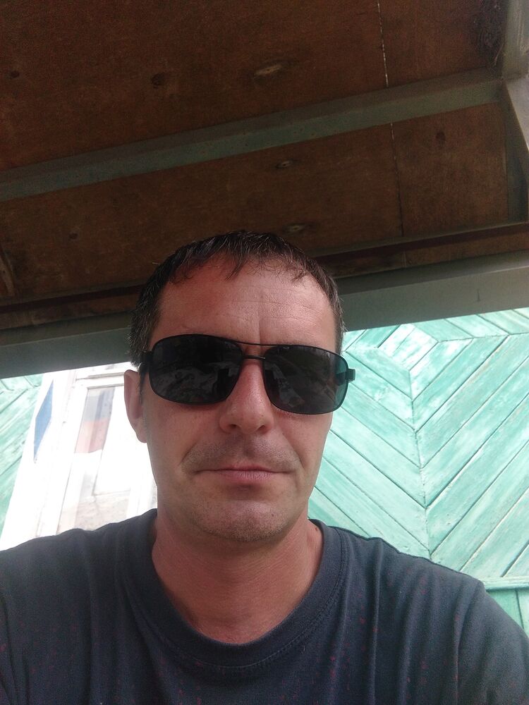  46940652  , 42 ,    