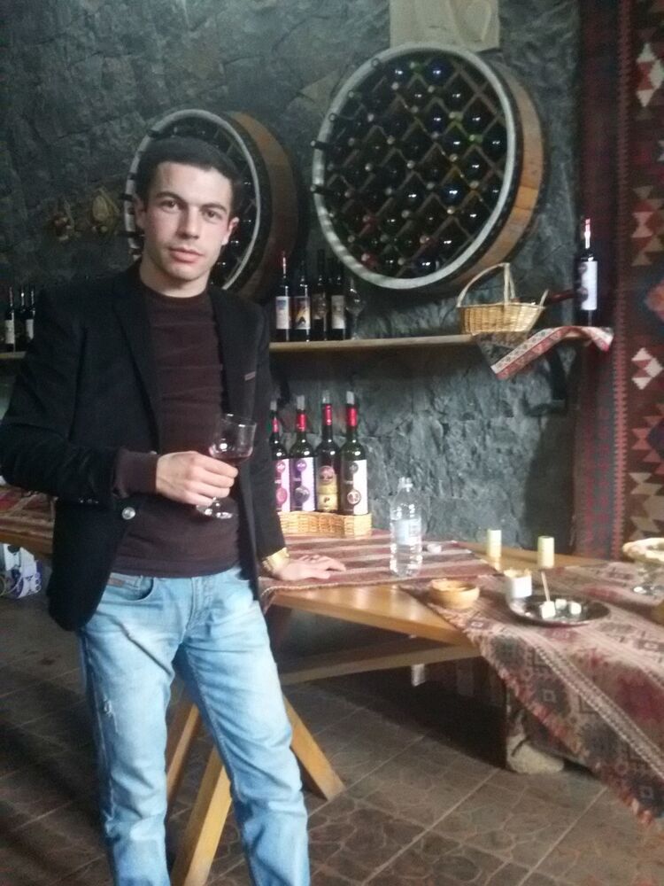  ,   Vahan, 33 ,   ,   , c 