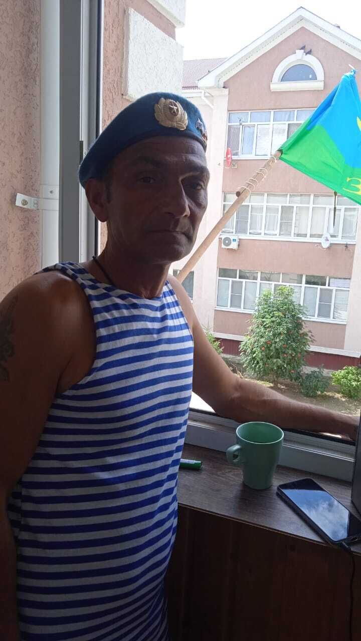  39596122  Roman, 53 ,    