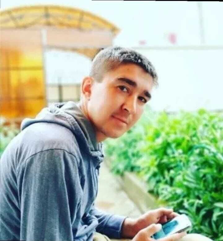  53538752  Fanis, 37 ,    