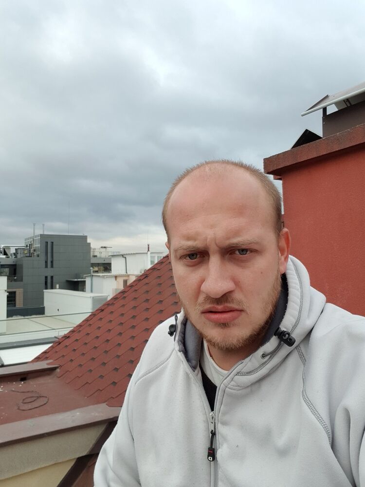  16792322  Vasil, 32 ,    