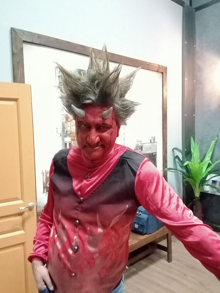  54661412  Aksel, 48 ,    