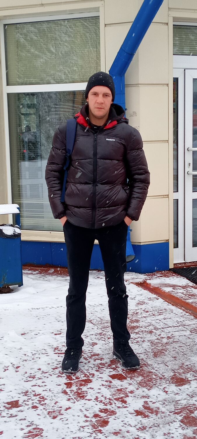  31569662  Anton, 35 ,    
