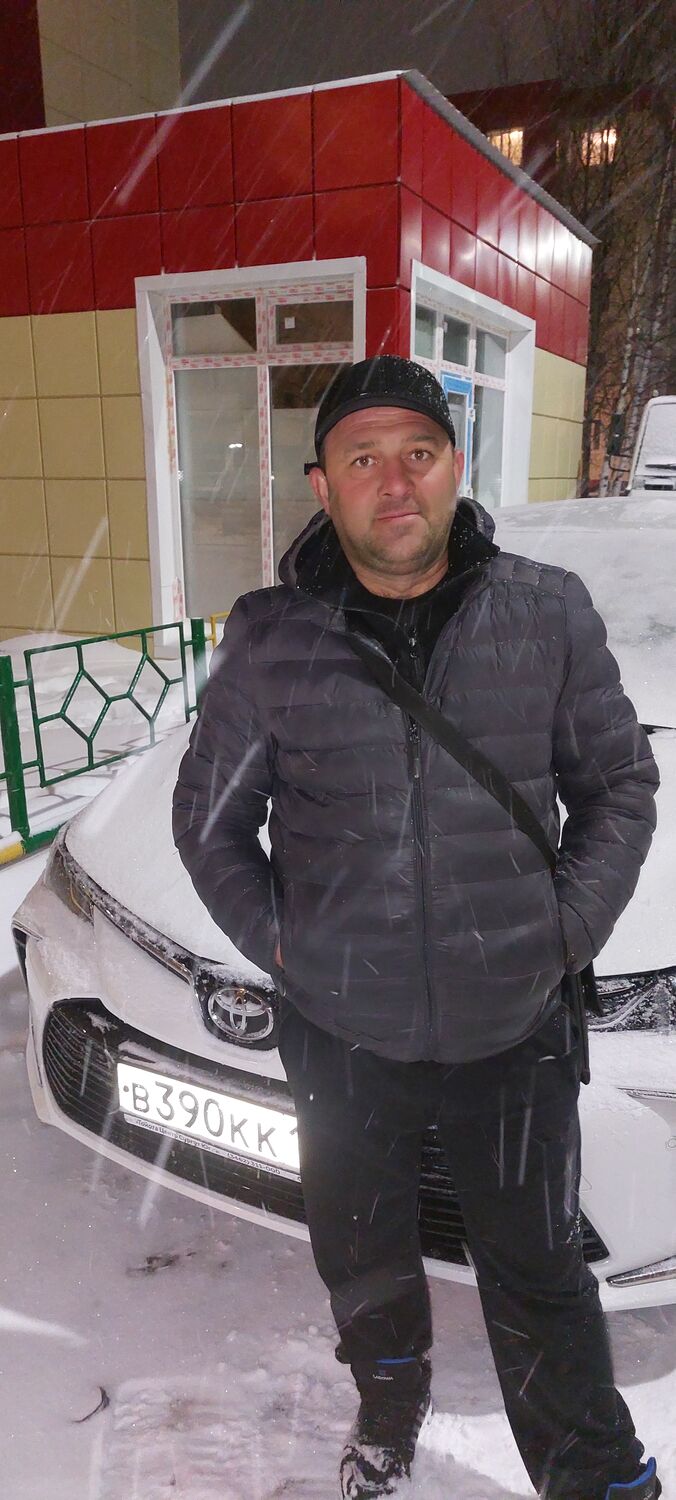  48026312  Artak, 42 ,    