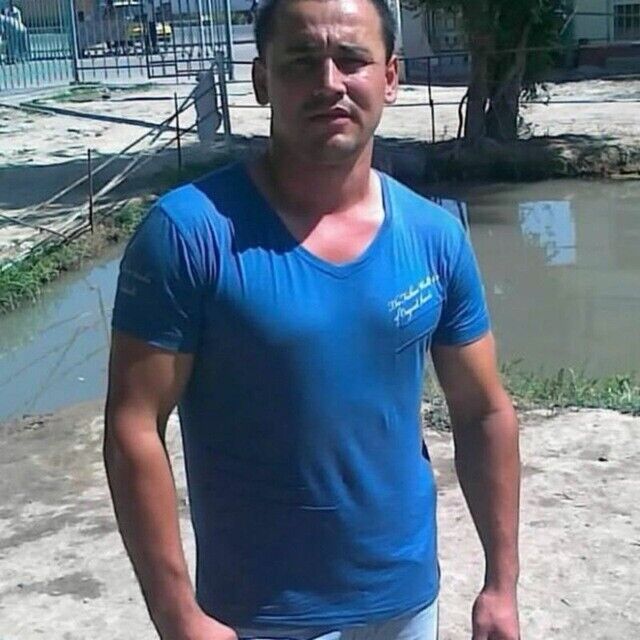  20856392  Bobur, 42 ,    