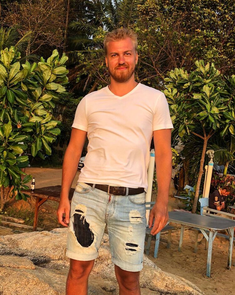  53900442  , 38 ,    --