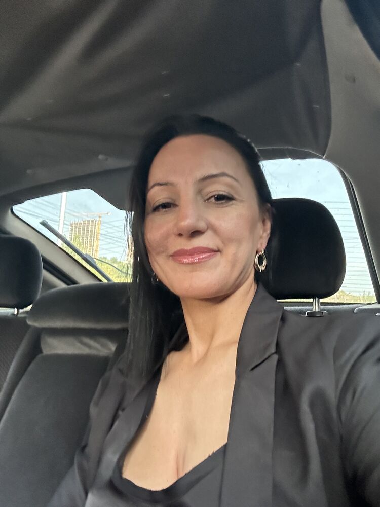  44077962  Anzhela, 49 ,    