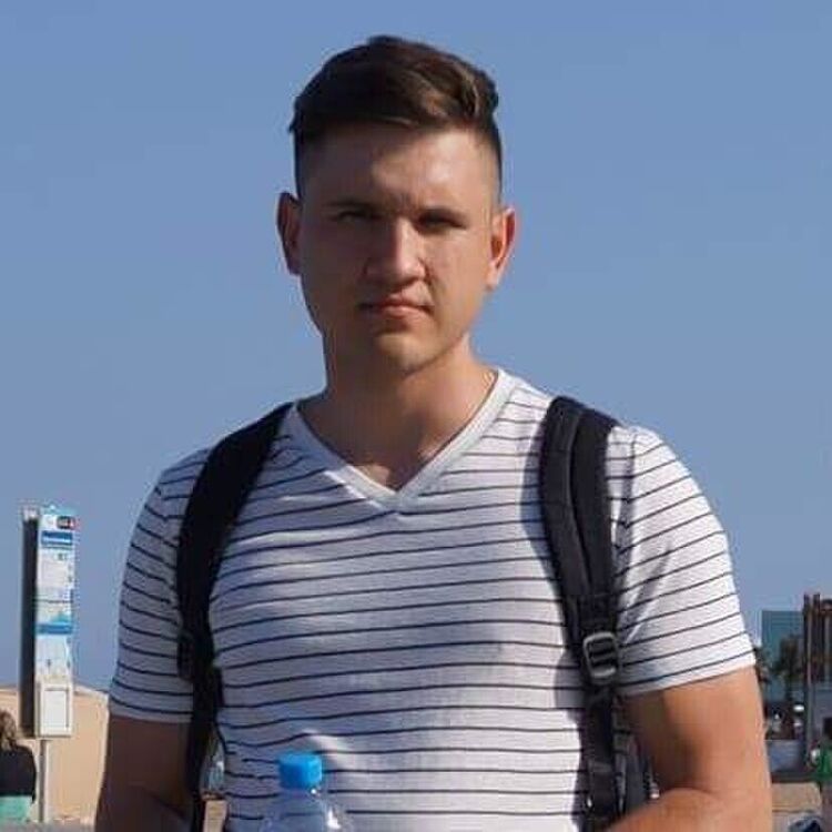 44308082  Viktor, 51 ,    