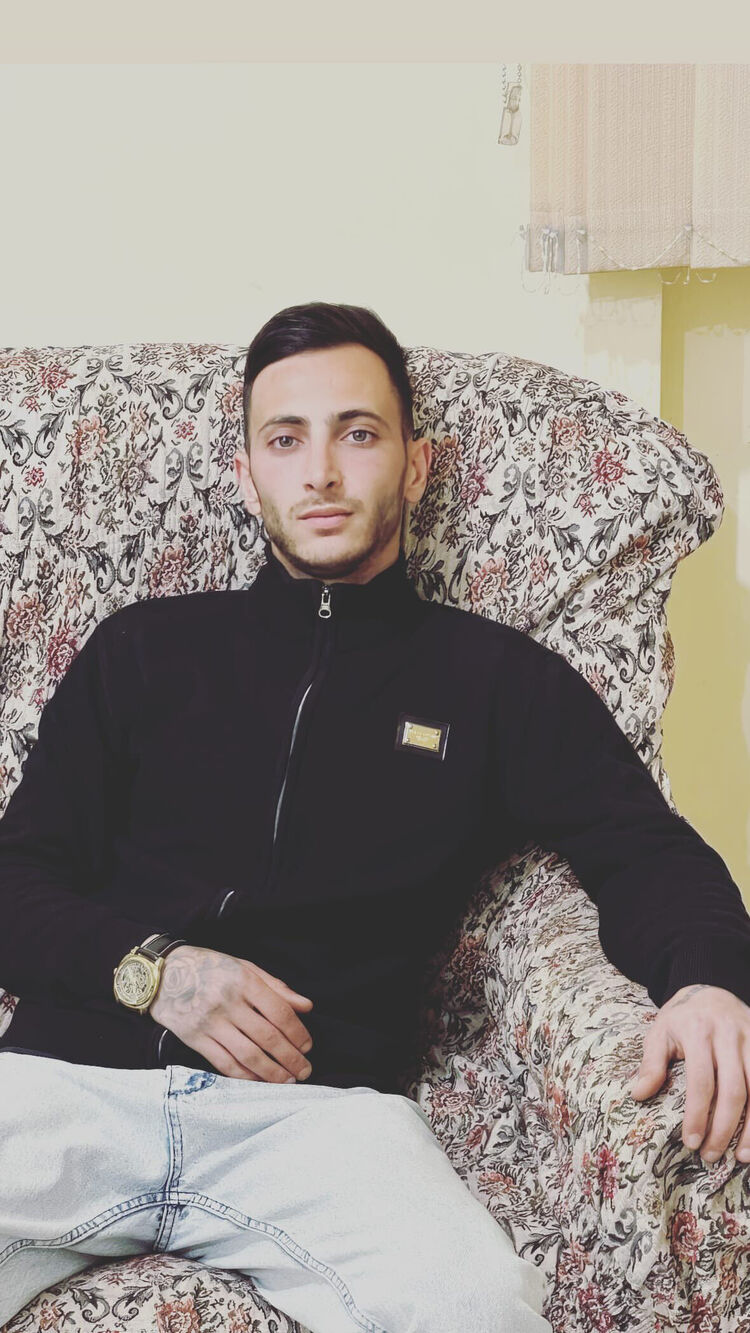  ,   Artur, 28 ,   ,   