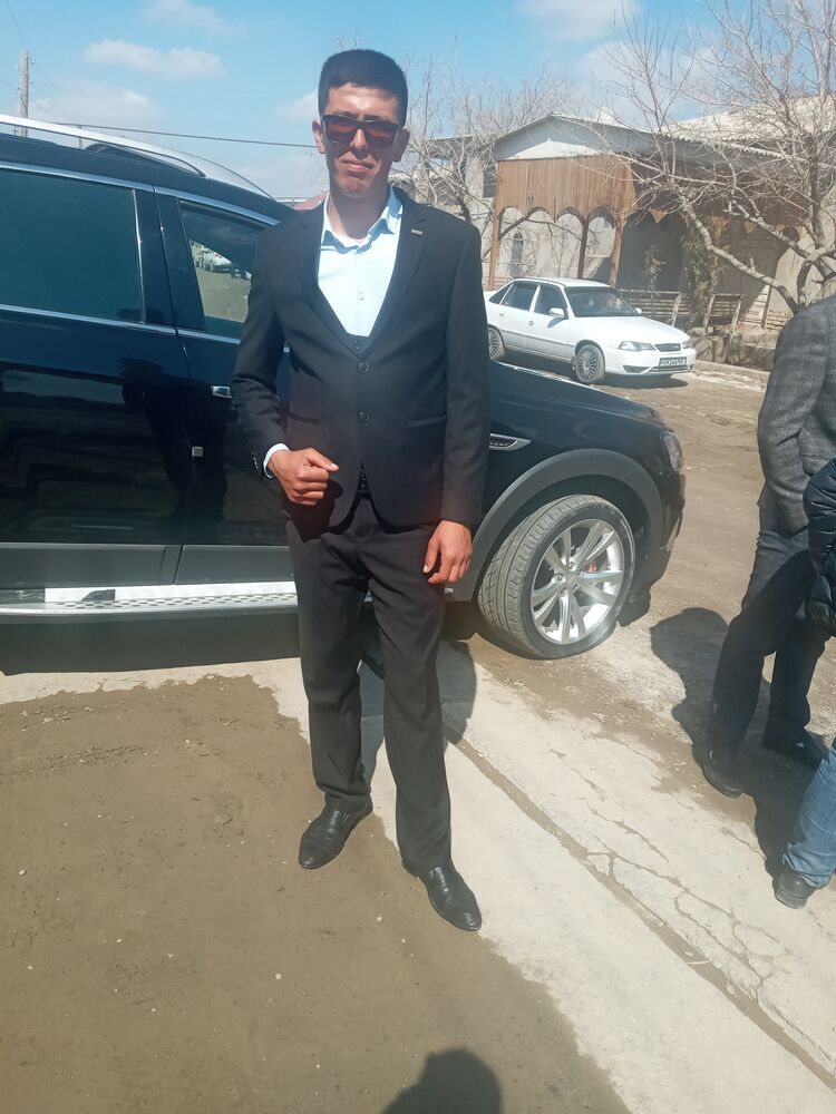  31107952  Bekzod, 32 ,    