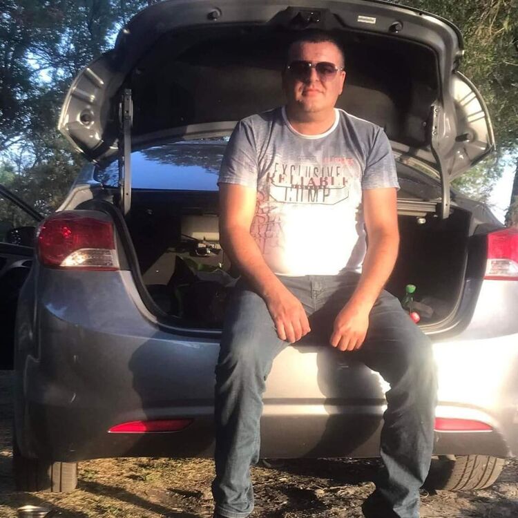  36704552  Artyom, 40 ,    