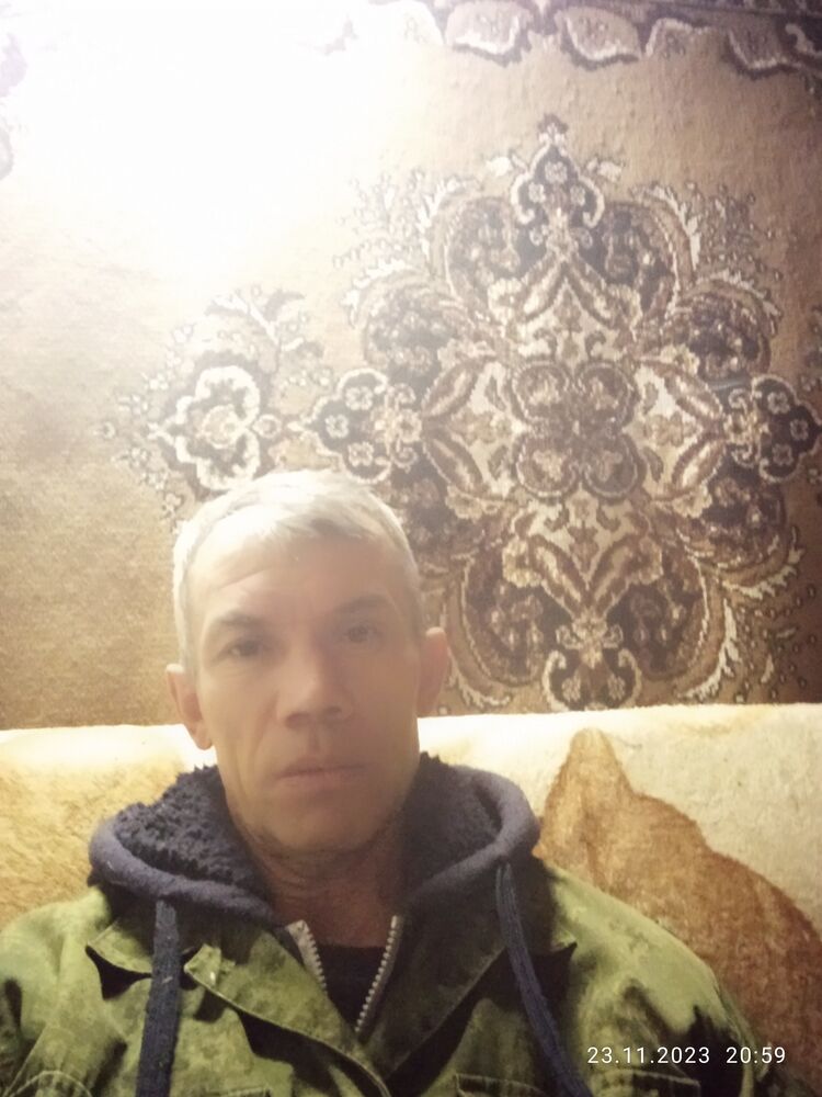  39447562  Ivan, 48 ,    