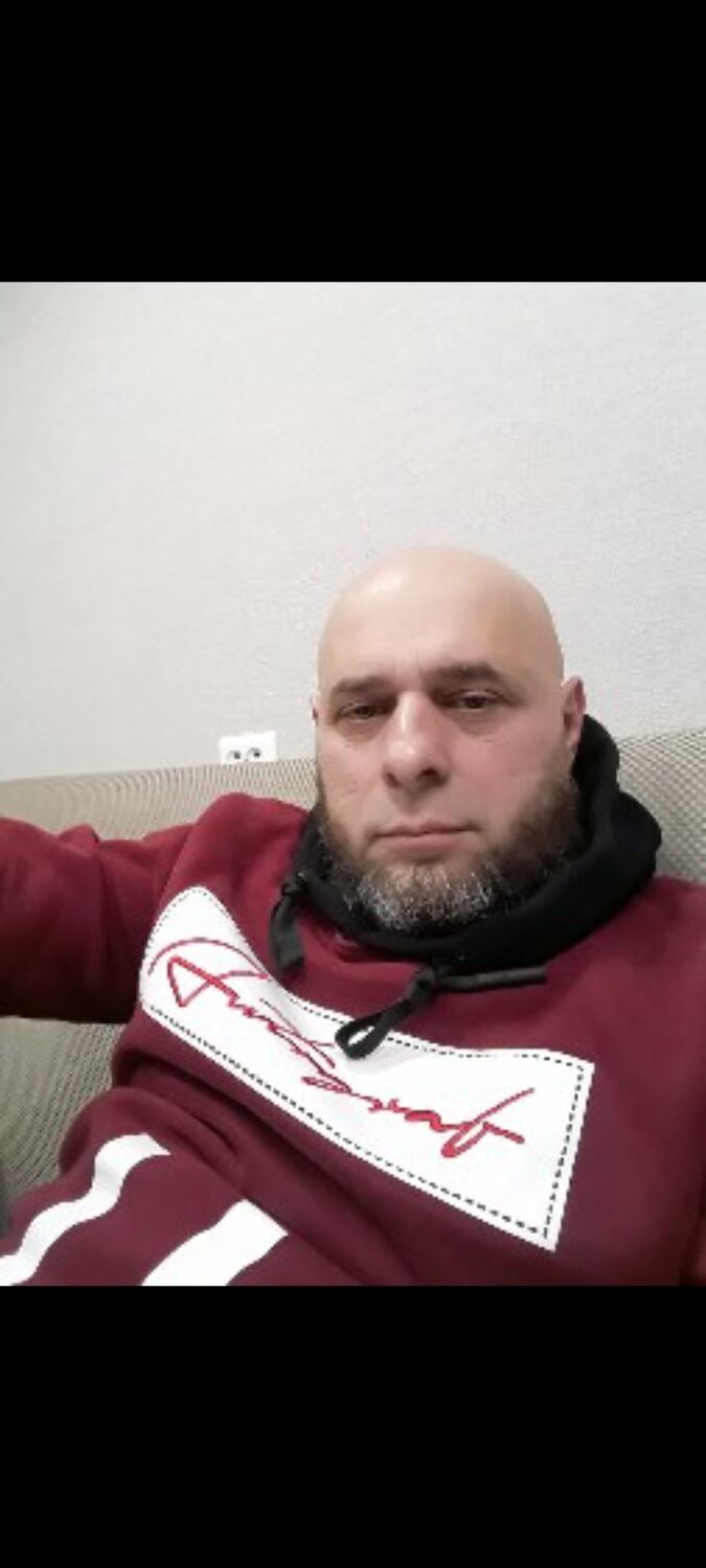  38075142  Vladimir, 51 ,    