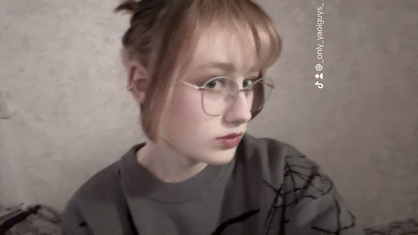  49300432  Sofi, 18 ,    